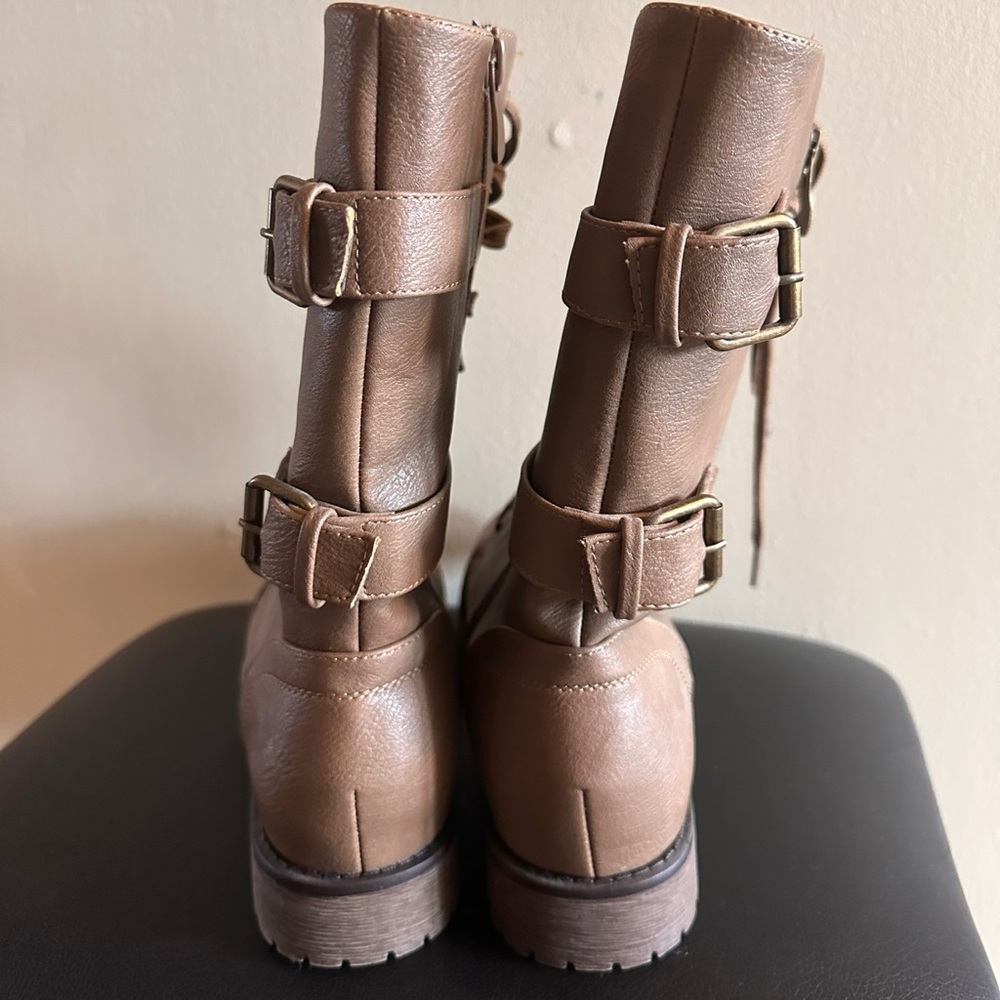 Boots - Picture 4 of 4